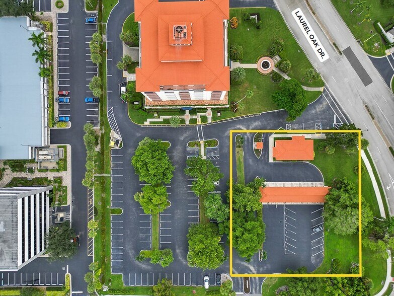 801 Laurel Oak Dr, Naples, FL à louer - Photo de l’immeuble – Image 2 sur 3