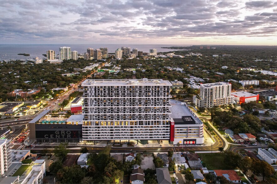 2800 SW 27th Ter, Miami, FL à louer - Photo de l’immeuble – Image 2 sur 8
