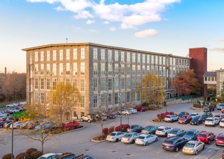 1 Father Devalles Blvd, Fall River, MA à louer - Photo de l’immeuble – Image 3 sur 17