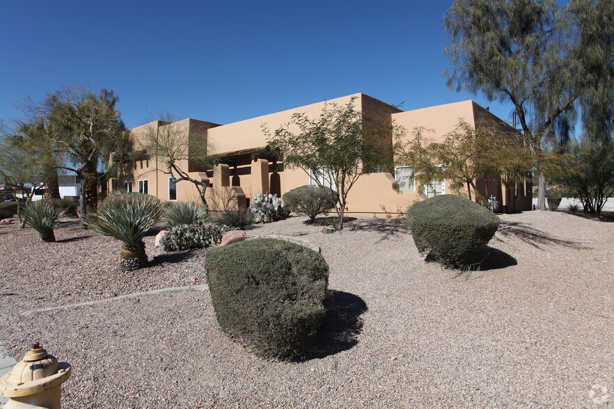 2458 E Russell Rd, Las Vegas, NV à vendre - Photo de l’immeuble – Image 2 sur 11