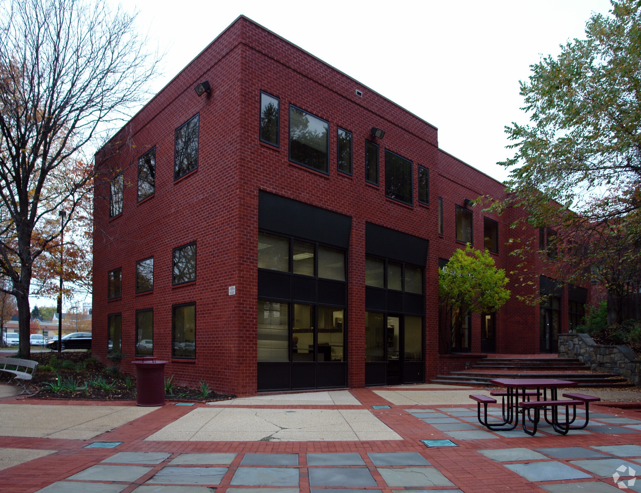 7605 Arlington Rd, Bethesda, MD à louer Photo de l’immeuble– Image 1 sur 3