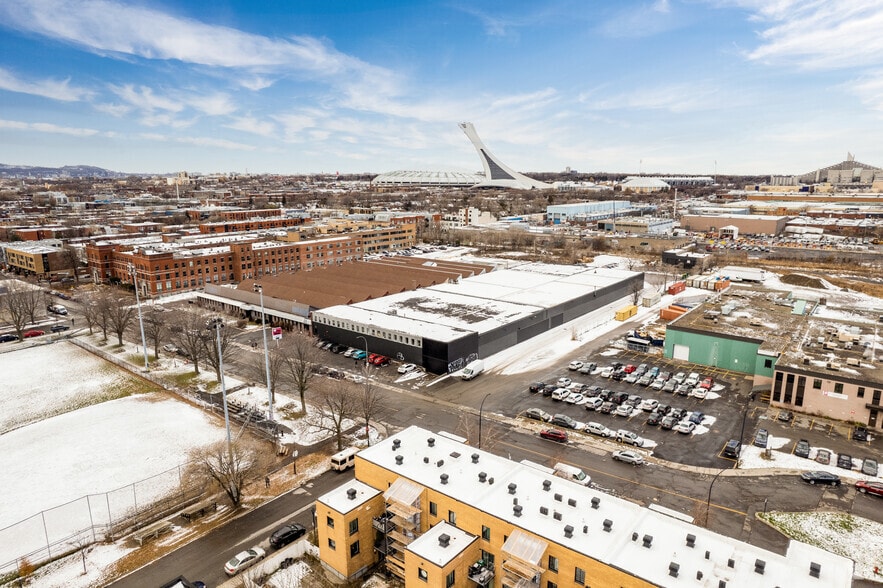 5045 Rue Ontario E, Montréal, QC à louer - Aérien – Image 3 sur 11
