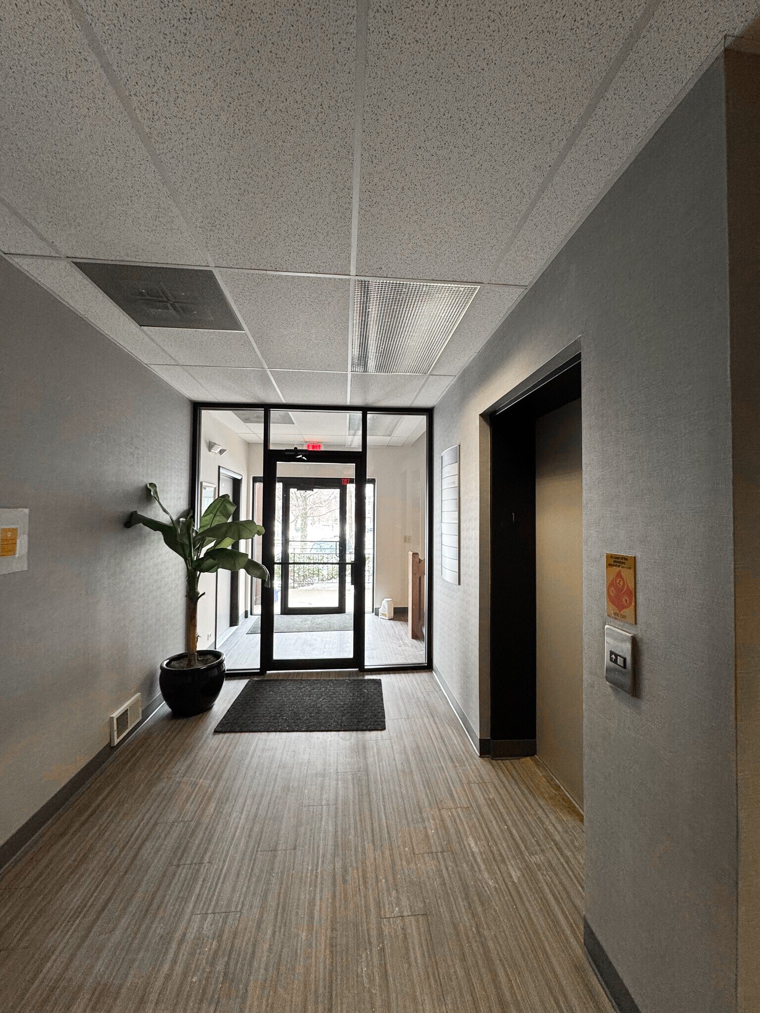 386 Pennsylvania Ave, Glen Ellyn, IL à louer Photo intérieure– Image 1 sur 7