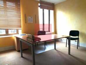 1 Avenue De La République, Houdan à louer Photo de l’immeuble– Image 2 sur 2