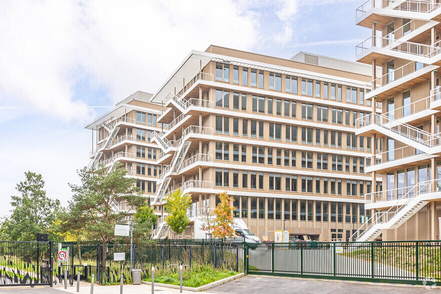 1 Place Des Papeteries, Nanterre à louer - Photo de l’immeuble – Image 2 sur 3