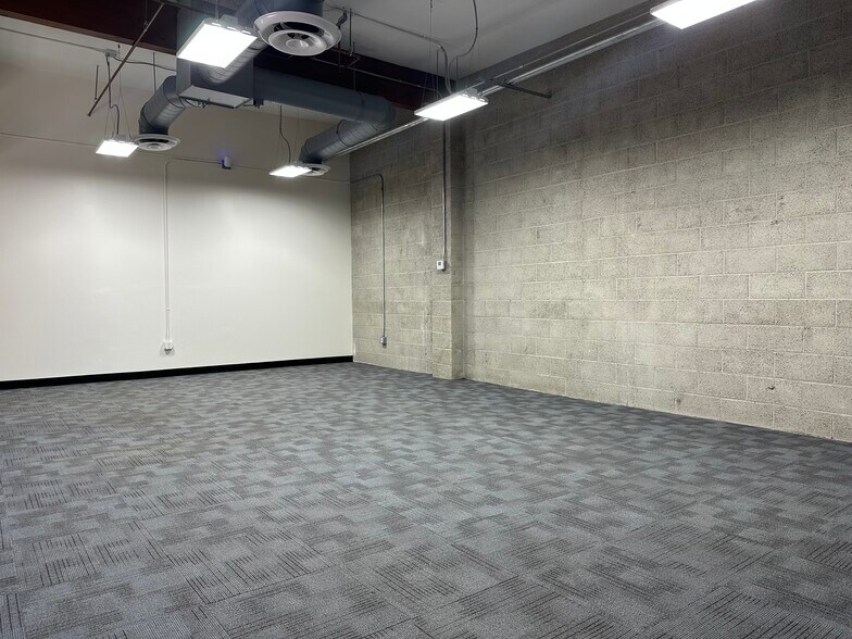 120 N Maclay Ave, San Fernando, CA à louer - Photo de l’immeuble – Image 2 sur 7