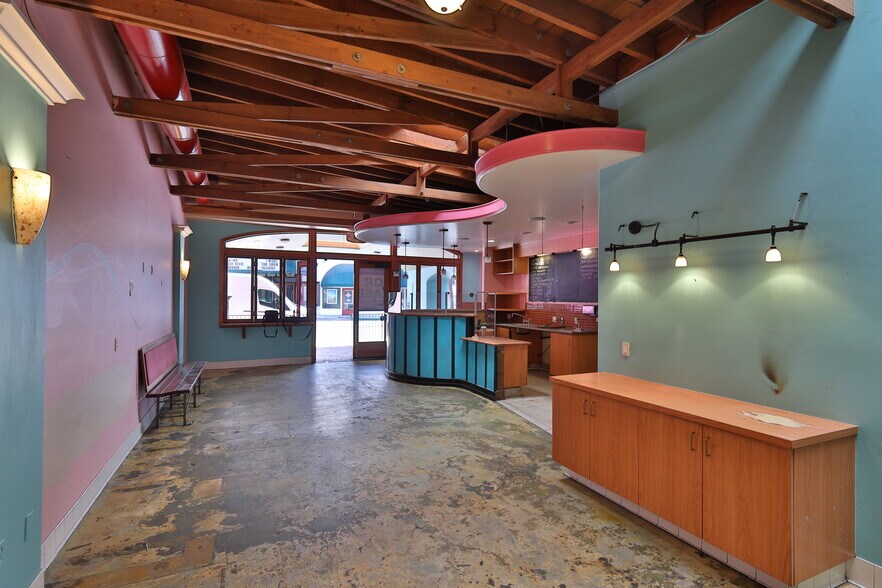 27 S Chestnut St, Ventura, CA à louer - Photo de l’immeuble – Image 3 sur 17