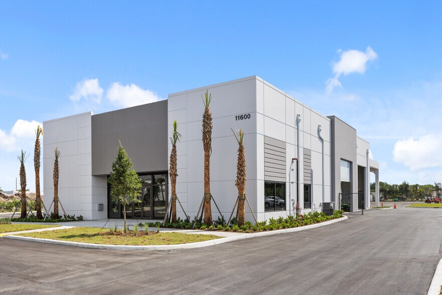 4840, Boynton Beach, FL à louer - Photo de l’immeuble – Image 2 sur 5