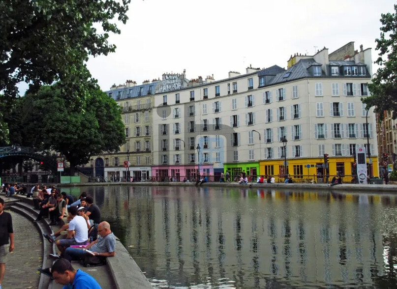 Local commercial dans Paris à louer - Photo de l’immeuble – Image 1 sur 3