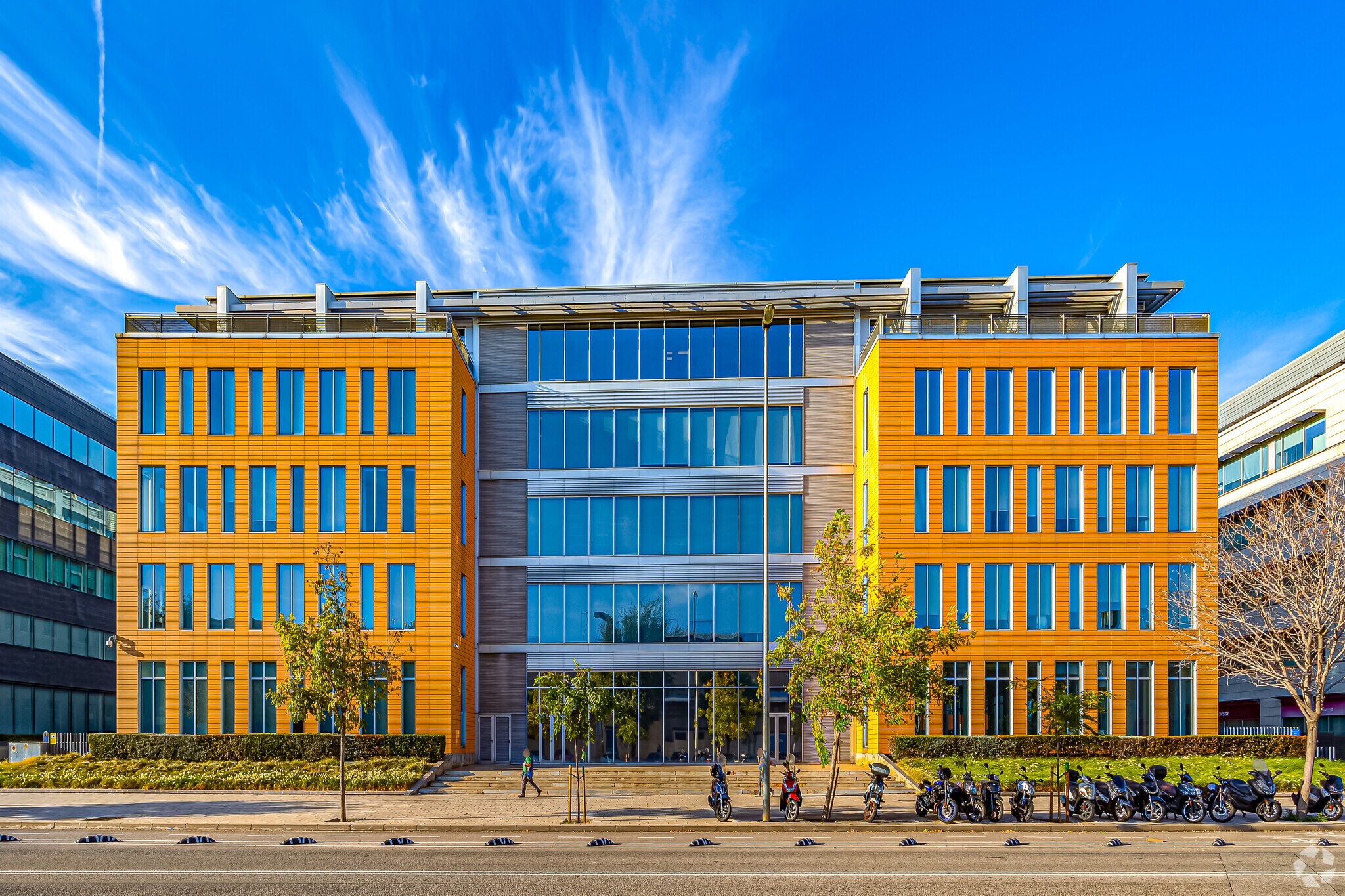 Bureau dans Avinguda del Maresme, 33, Cornellà de Llobregat à louer Photo de l’immeuble– Image 1 sur 7