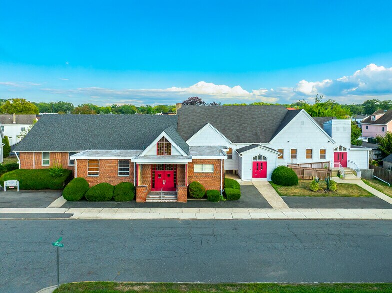 21 Church St, Elmwood Park, NJ à vendre - Photo de l’immeuble – Image 1 sur 34