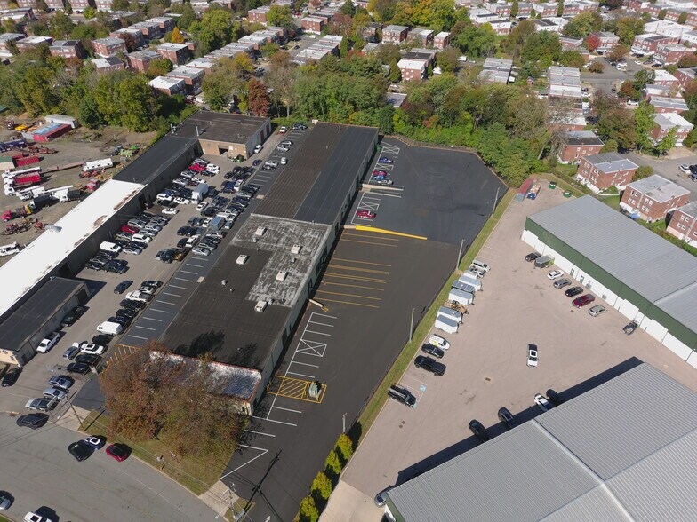 10081 Sandmeyer Ln, Philadelphia, PA à louer - Photo de l’immeuble – Image 2 sur 4