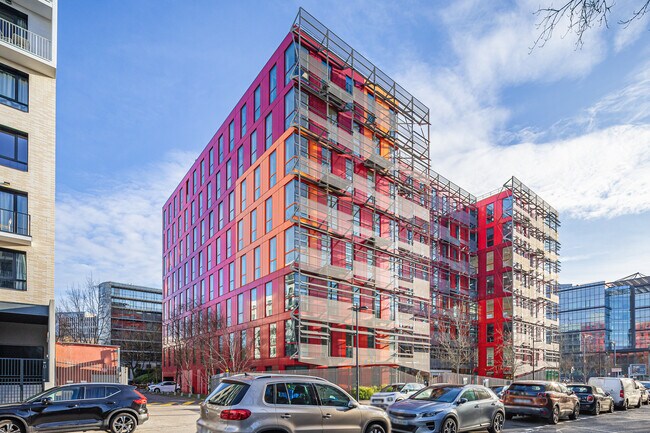 Plus de détails pour 19 Rue George Stephenson, Montigny-le-Bretonneux - Bureau à louer