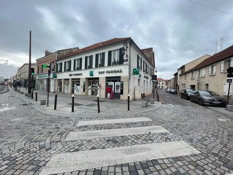 Local commercial dans Gennevilliers à louer - Photo de l’immeuble – Image 2 sur 4
