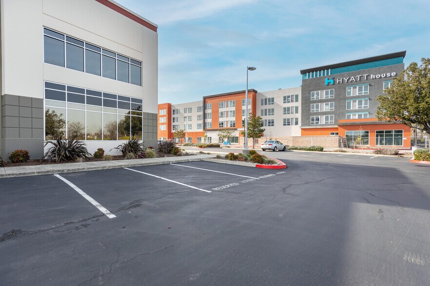 4750-4794 Duckhorn Dr, Sacramento, CA à louer - Photo de l’immeuble – Image 3 sur 46