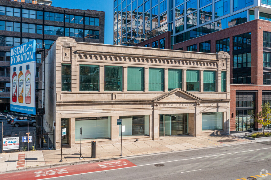 210-216 W Chicago Ave, Chicago, IL à louer - Photo de l’immeuble – Image 1 sur 5