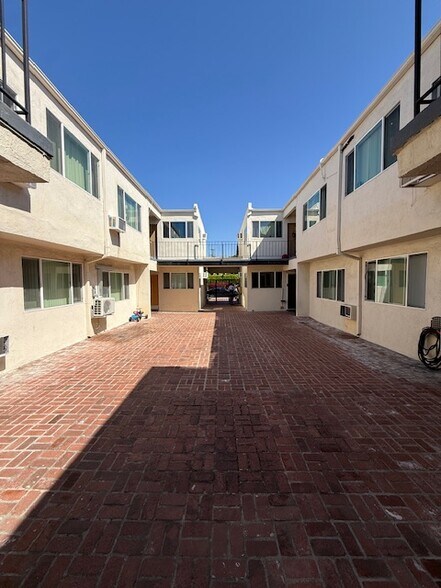 1530 E Broadway, Glendale, CA à vendre - Photo de l’immeuble – Image 2 sur 10