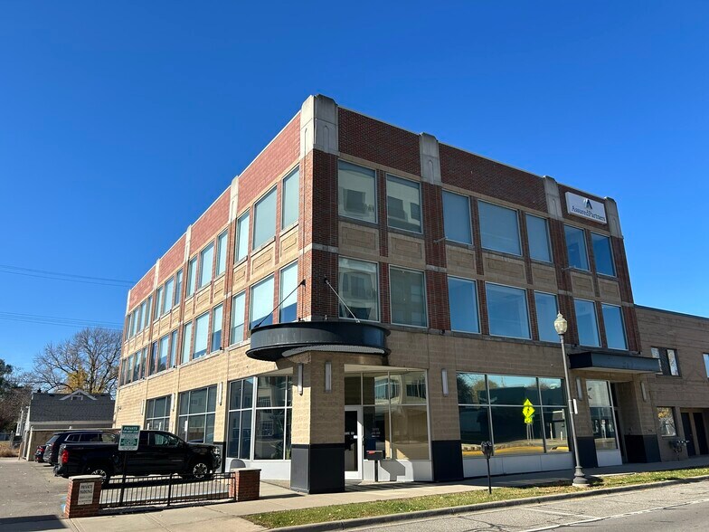 423 N Main St, Royal Oak, MI à louer - Photo de l’immeuble – Image 3 sur 30