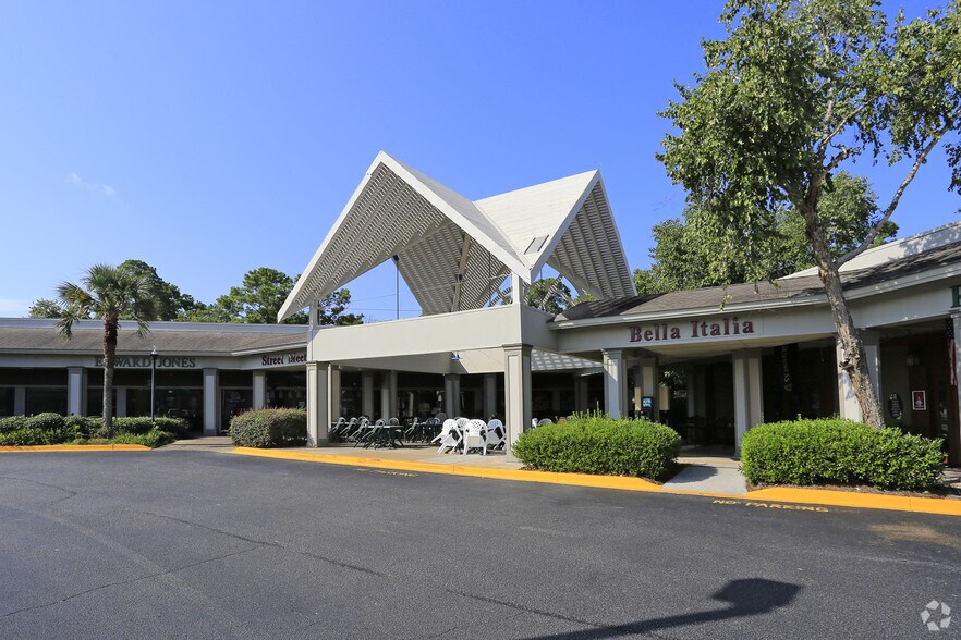 95 Mathews Dr, Hilton Head Island, SC à louer - Photo de l’immeuble – Image 3 sur 5