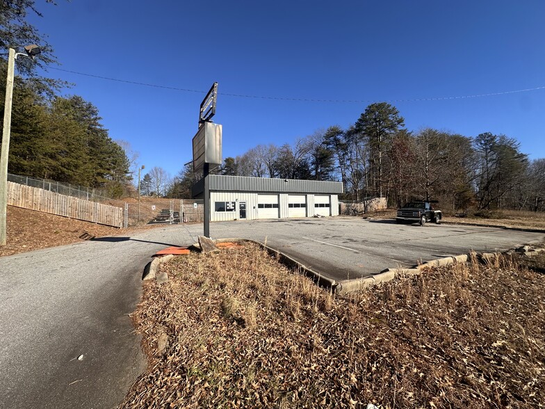 2227 Farrs Bridge Rd, Easley, SC à vendre - Photo de l’immeuble – Image 2 sur 11