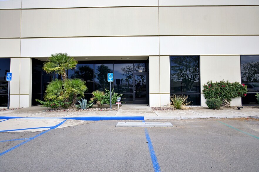 39301 Badger St, Palm Desert, CA à vendre - Photo de l’immeuble – Image 1 sur 20