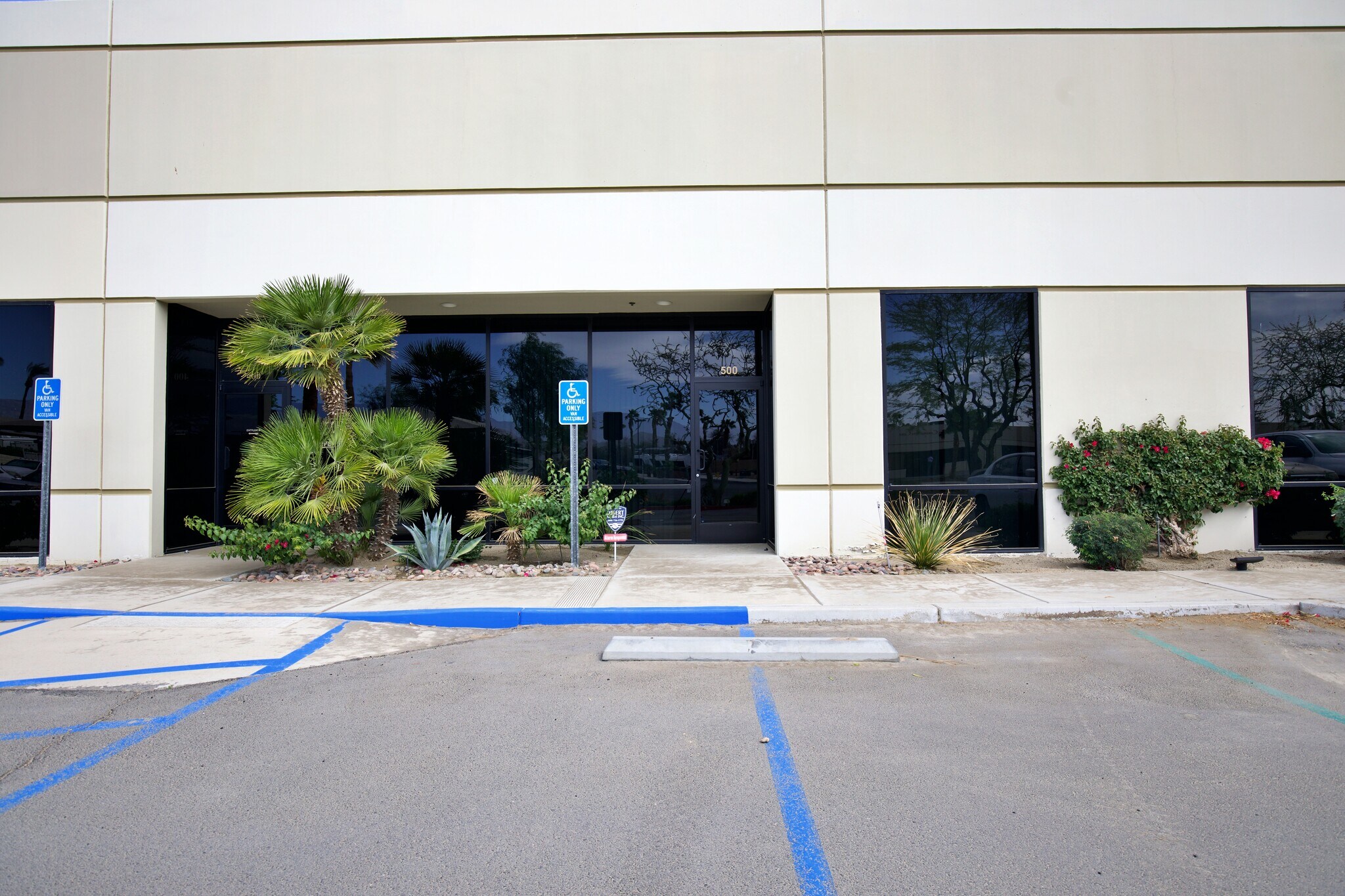 39301 Badger St, Palm Desert, CA à vendre Photo de l’immeuble– Image 1 sur 21