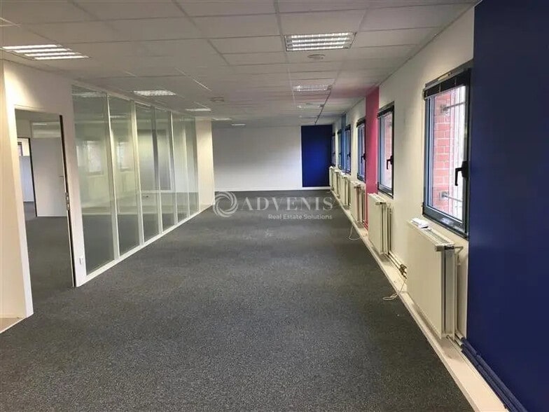 Bureau dans Torcy à louer - Photo de l’immeuble – Image 3 sur 8