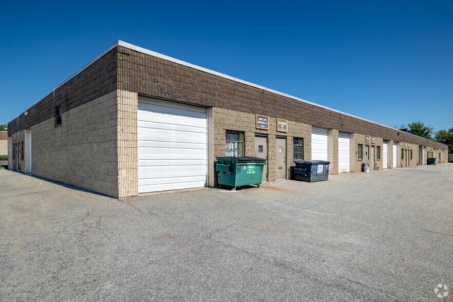 40 Corbin Ave, Bay Shore, NY à louer - Photo de l’immeuble – Image 3 sur 5