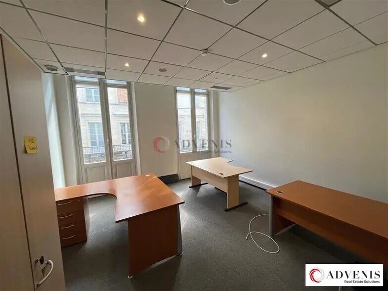 Bureau dans Bordeaux à louer - Photo de l’immeuble – Image 2 sur 10
