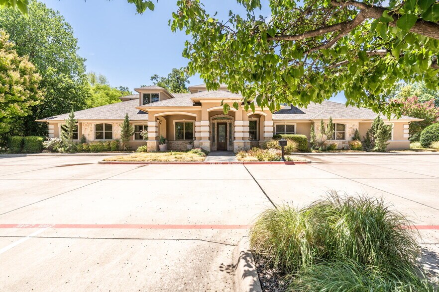 2405 Mustang Dr, Grapevine, TX à vendre - Photo de l’immeuble – Image 3 sur 17
