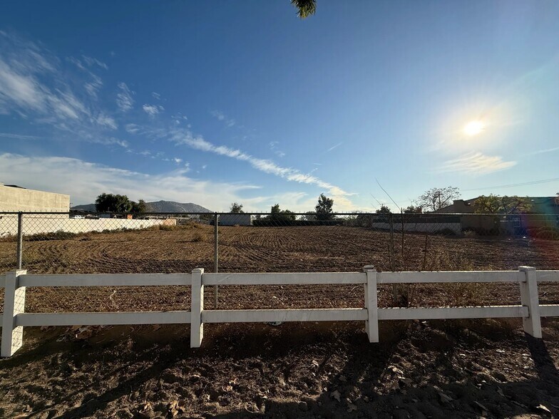 866 6th St, Norco, CA à vendre - Photo de l’immeuble – Image 2 sur 4