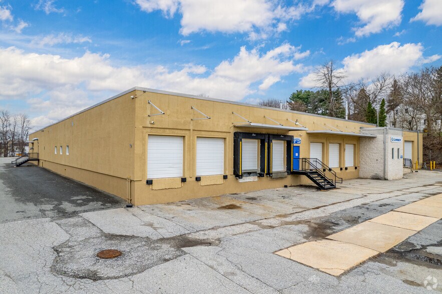 400 E Locust St, Dallastown, PA à louer - Photo de l’immeuble – Image 1 sur 13