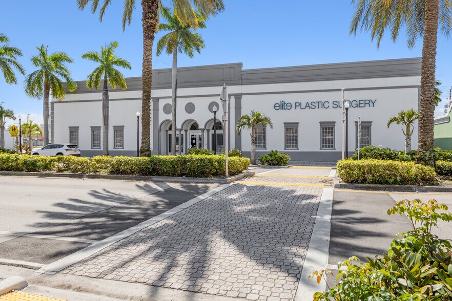 2700 Hollywood Blvd, Hollywood, FL à louer - Photo de l’immeuble – Image 2 sur 8