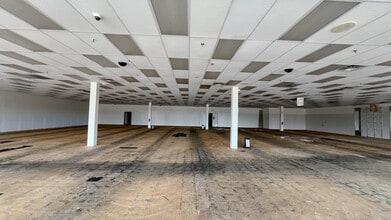 1950 Pipestone Rd, Benton Harbor, MI à louer Photo intérieure– Image 2 sur 10