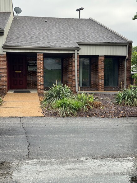 14378-14390 Woodlake Dr, Town and Country, MO à vendre - Photo de l’immeuble – Image 2 sur 19