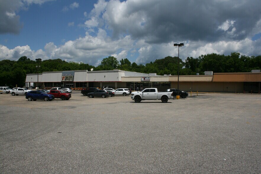 1302 Gilmer Ave, Tallassee, AL à louer - Photo de l’immeuble – Image 3 sur 4