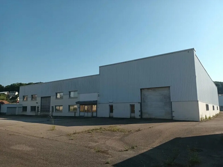 Local d’activités dans Gruchet-le-Valasse à louer - Photo de l’immeuble – Image 3 sur 7