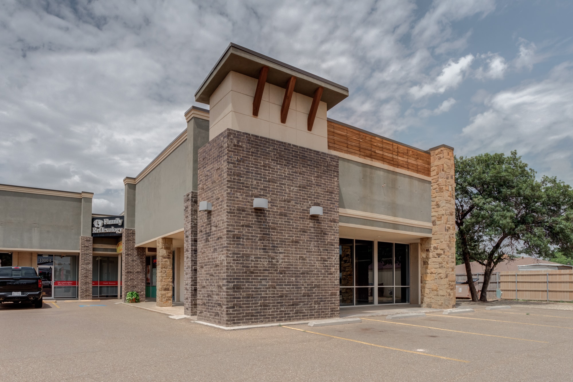 3300-3302 82nd St, Lubbock, TX à louer Photo de l’immeuble– Image 1 sur 11