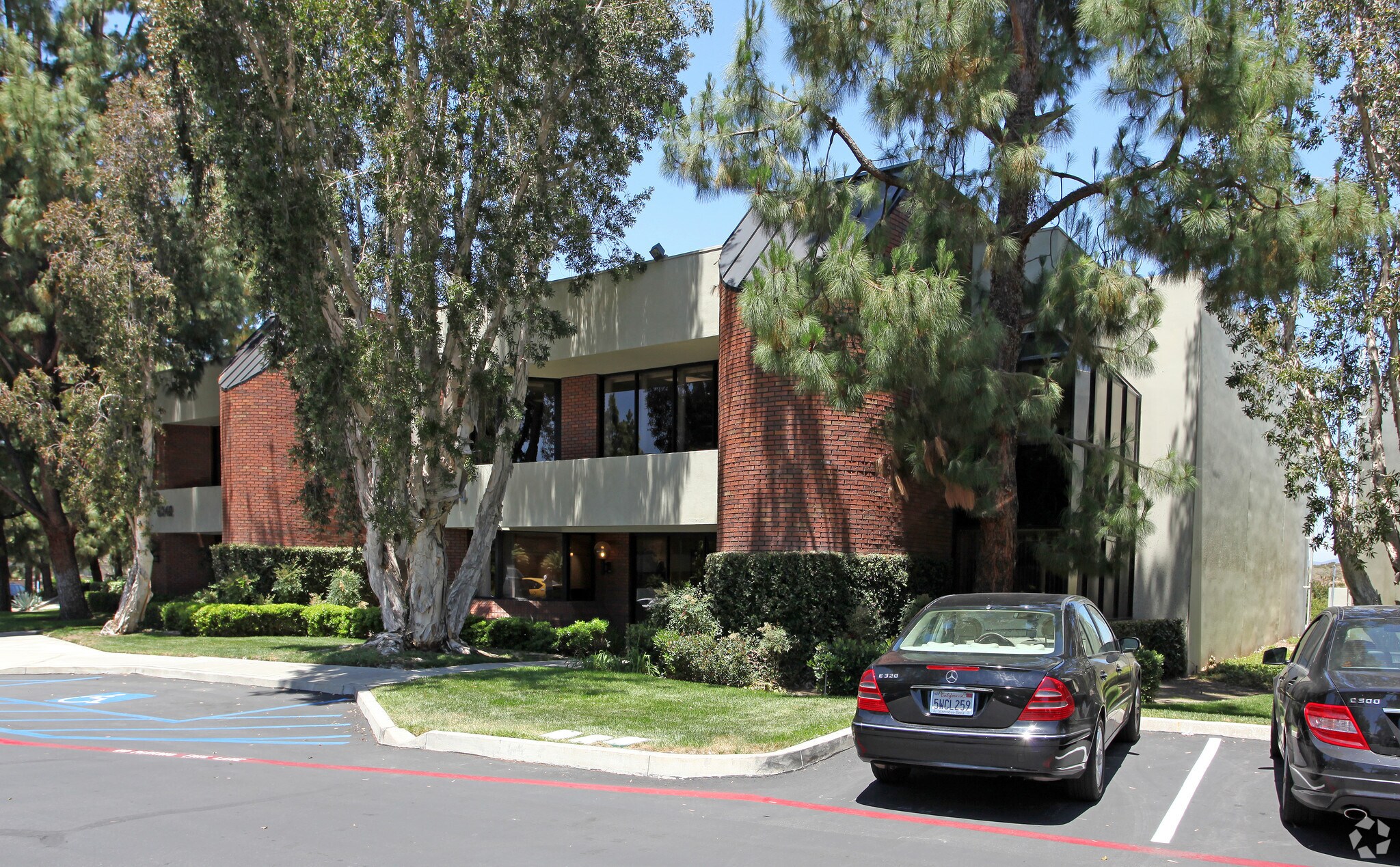 6244 Ferris Sq, San Diego, CA à vendre Photo de l’immeuble– Image 1 sur 9