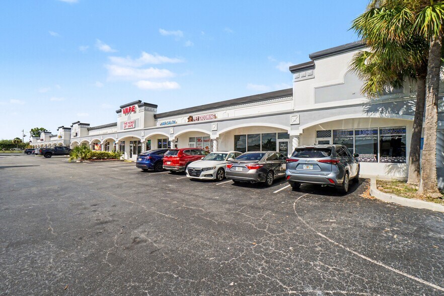 3028 Santa Barbara Blvd, Cape Coral, FL à louer - Photo de l’immeuble – Image 2 sur 33