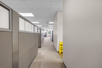 700 Dorval Dr, Oakville, ON à louer Photo intérieure– Image 2 sur 28