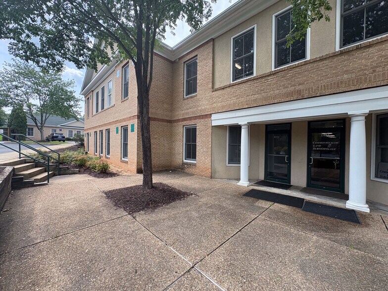 1402-1486 Greenbrier Pl, Charlottesville, VA à louer - Photo de l’immeuble – Image 2 sur 4
