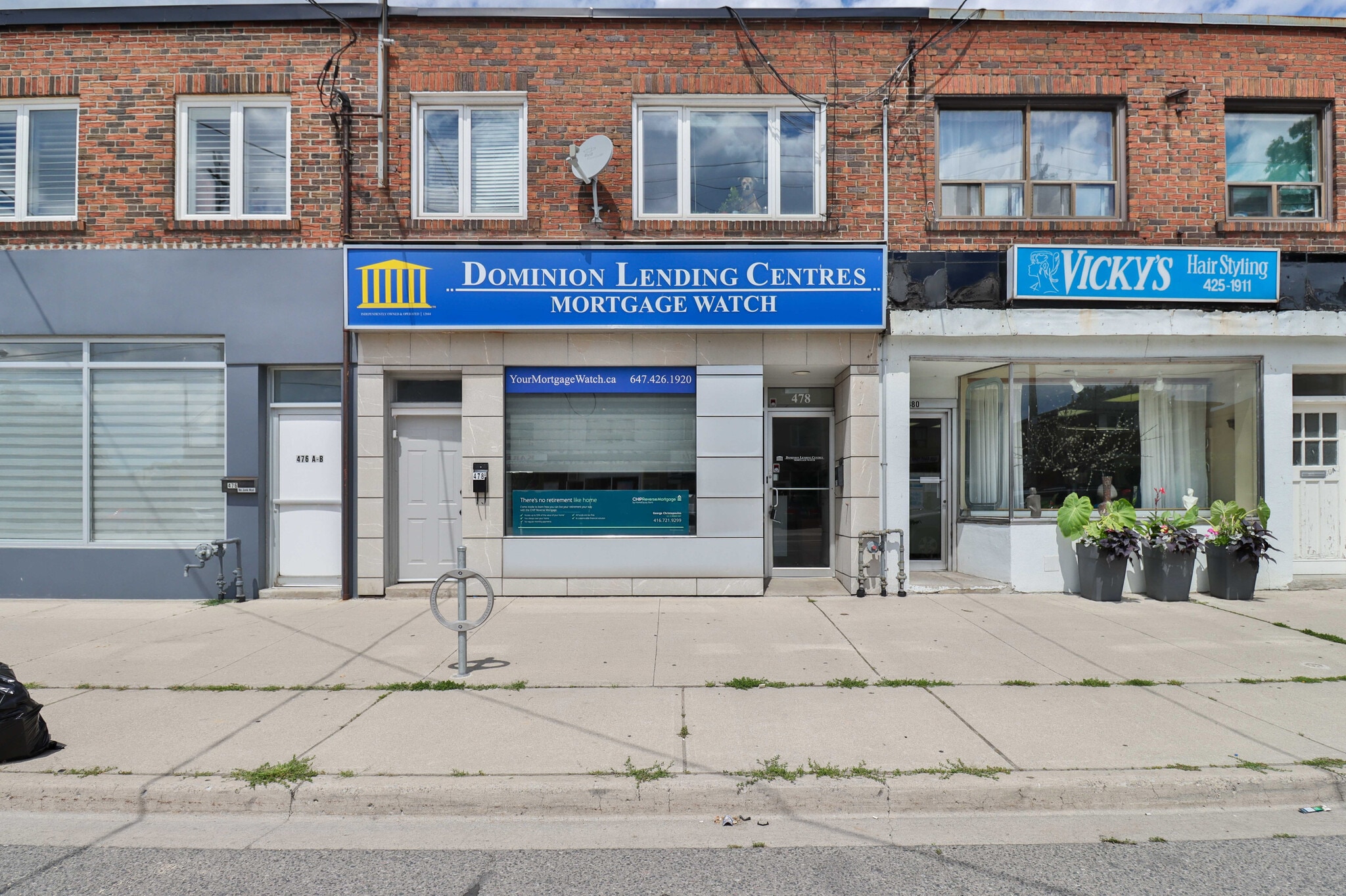 478 Cosburn Ave, Toronto, ON à louer Photo principale– Image 1 sur 25