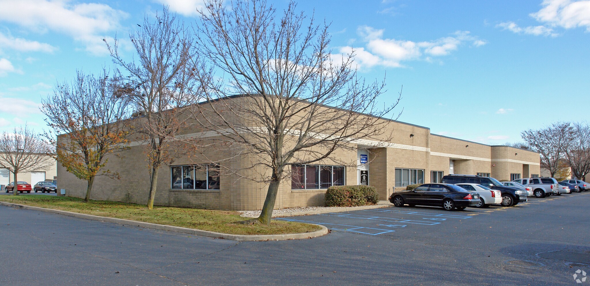 140-146 Remington Blvd, Ronkonkoma, NY à louer Photo principale– Image 1 sur 3