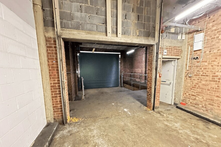 Plough Rd, Yateley à louer - Photo de l’immeuble – Image 3 sur 9