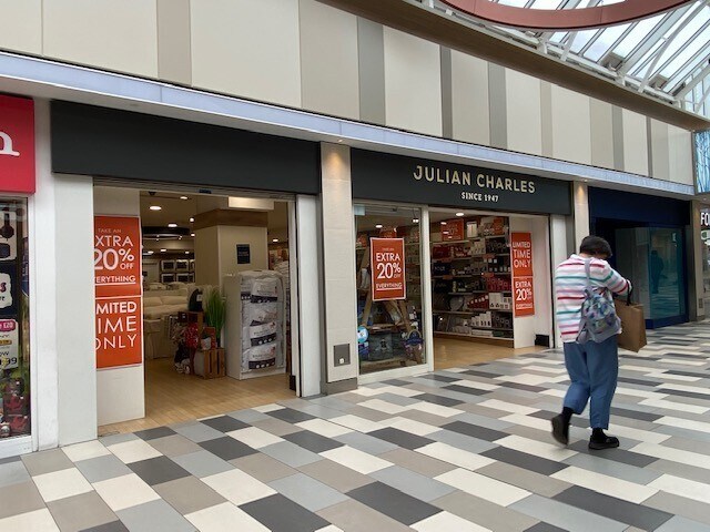 The Square, Camberley à louer Photo de l’immeuble– Image 1 sur 1