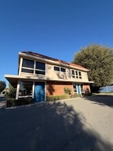 1015 E Chapman Ave, Fullerton, CA à louer Photo intérieure– Image 1 sur 4