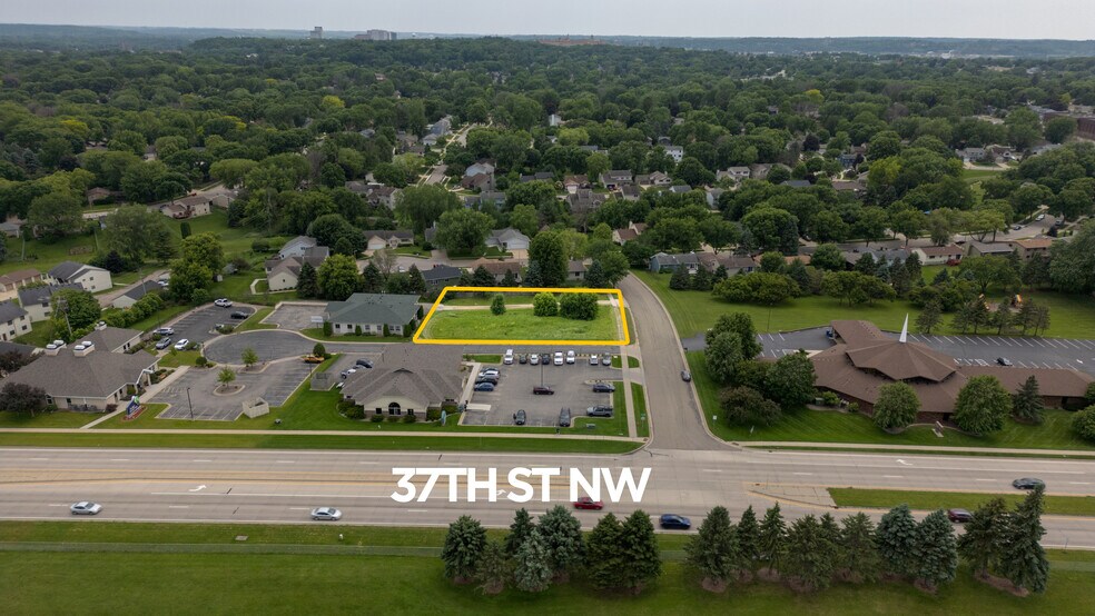 1022 Bel Air Ln, Rochester, MN à louer - Aérien – Image 1 sur 5
