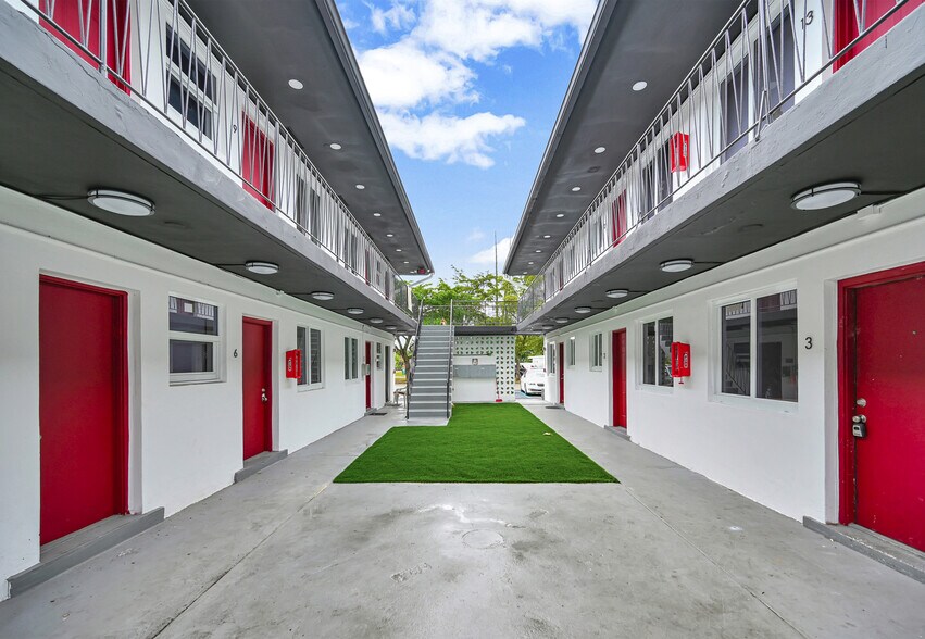 1265 Sharazad Blvd, Opa Locka, FL à vendre - Photo de l’immeuble – Image 3 sur 18
