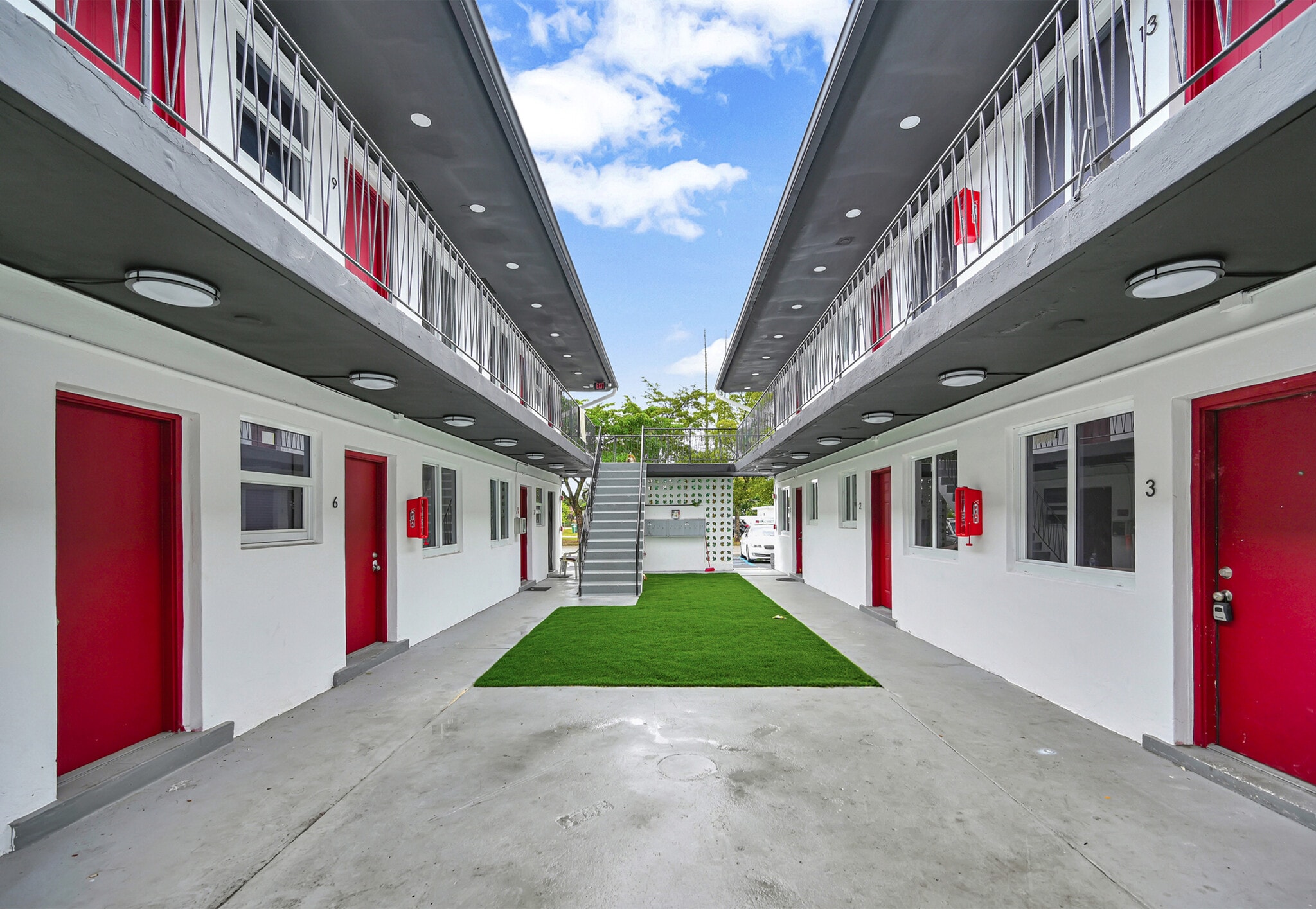 1265 Sharazad Blvd, Opa-locka, FL à vendre Photo principale– Image 1 sur 19